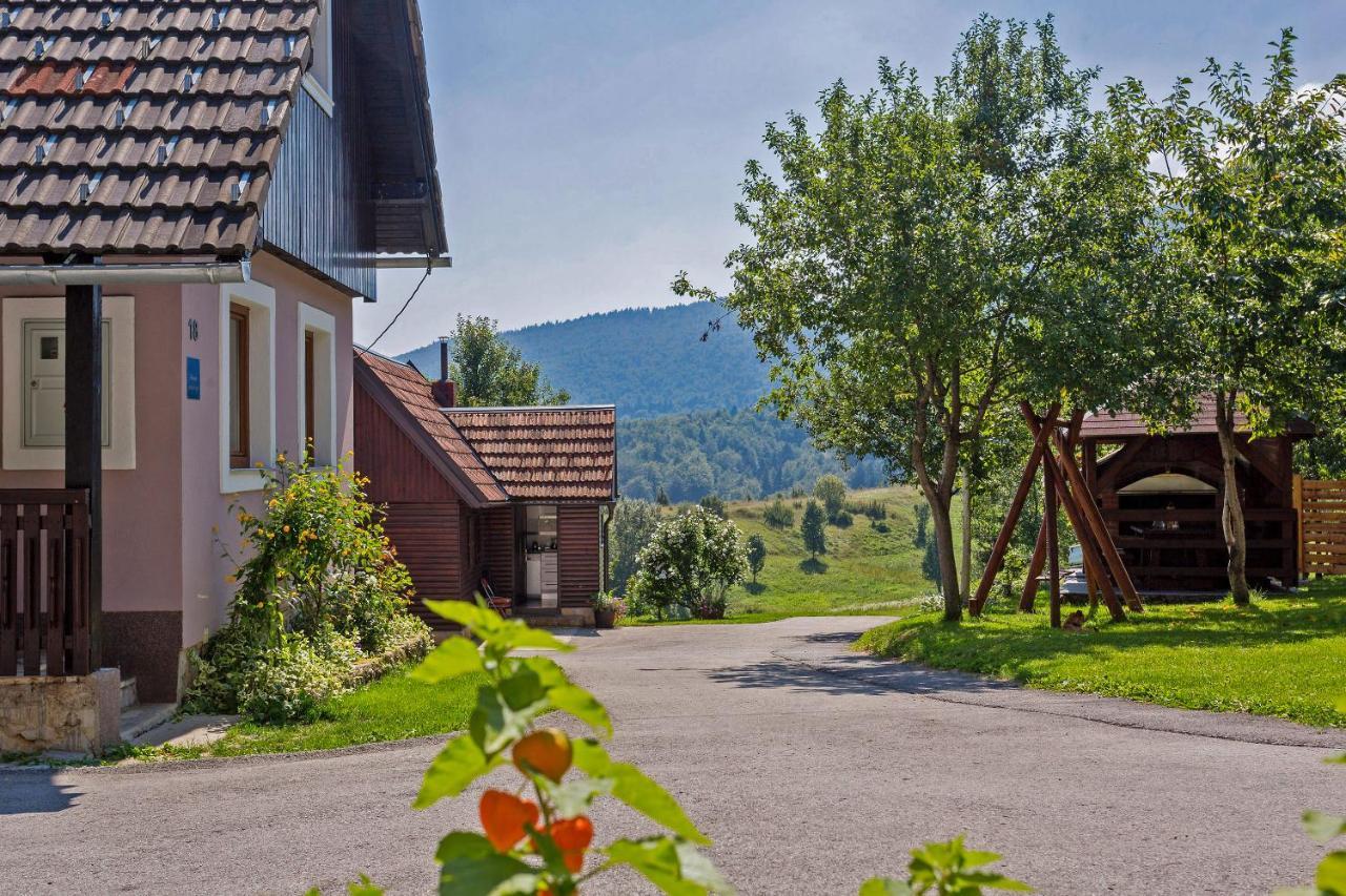Andrea In Sertic Poljana - Haus Fuer 6 Personen Plitvička Jezera Buitenkant foto