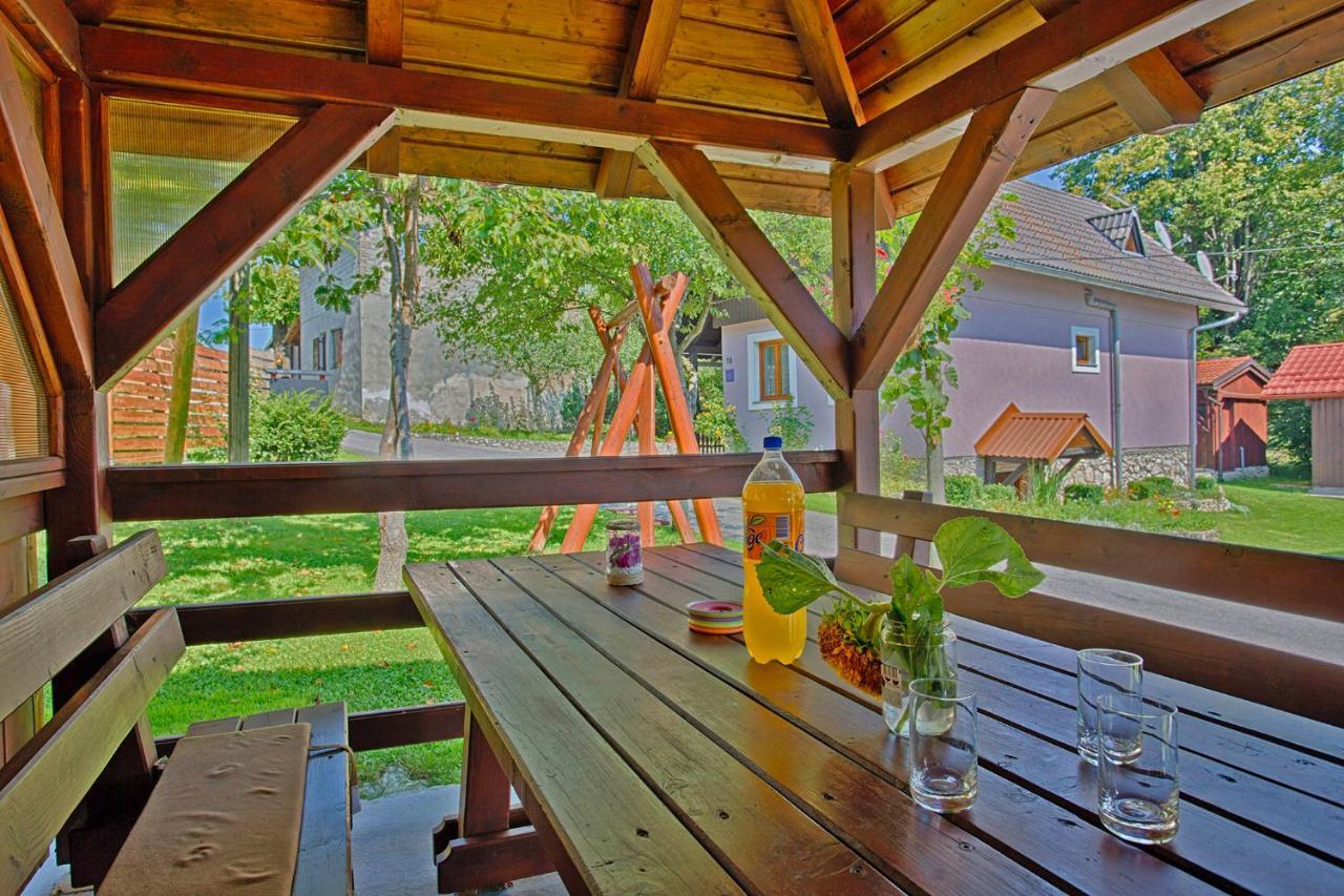 Andrea In Sertic Poljana - Haus Fuer 6 Personen Plitvička Jezera Buitenkant foto