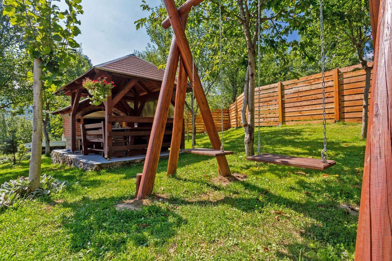 Andrea In Sertic Poljana - Haus Fuer 6 Personen Plitvička Jezera Buitenkant foto