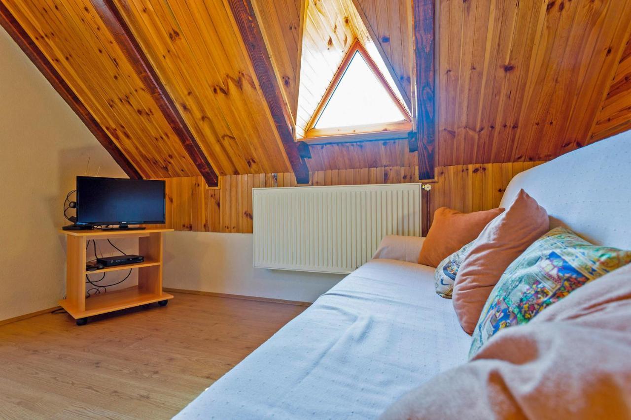 Andrea In Sertic Poljana - Haus Fuer 6 Personen Plitvička Jezera Buitenkant foto